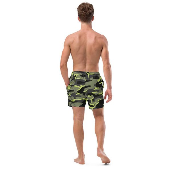 maillot de bain pour homme imprimé camouflage vert noir marque physique affûté vue de dos